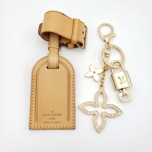 Authentic Louis Vuitton Tan Luggage Tag, Gold Padlock w/ Unbranded Keychain